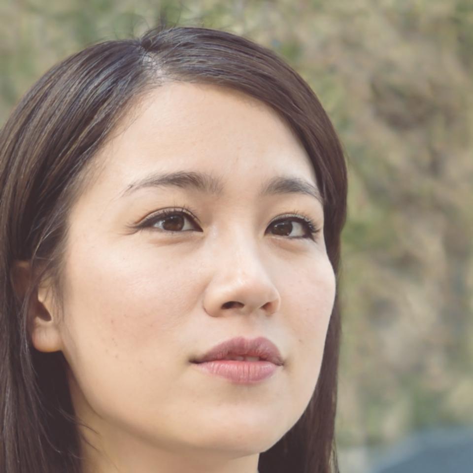 Portrait d'Émilie Rousseau, consultante financière senior